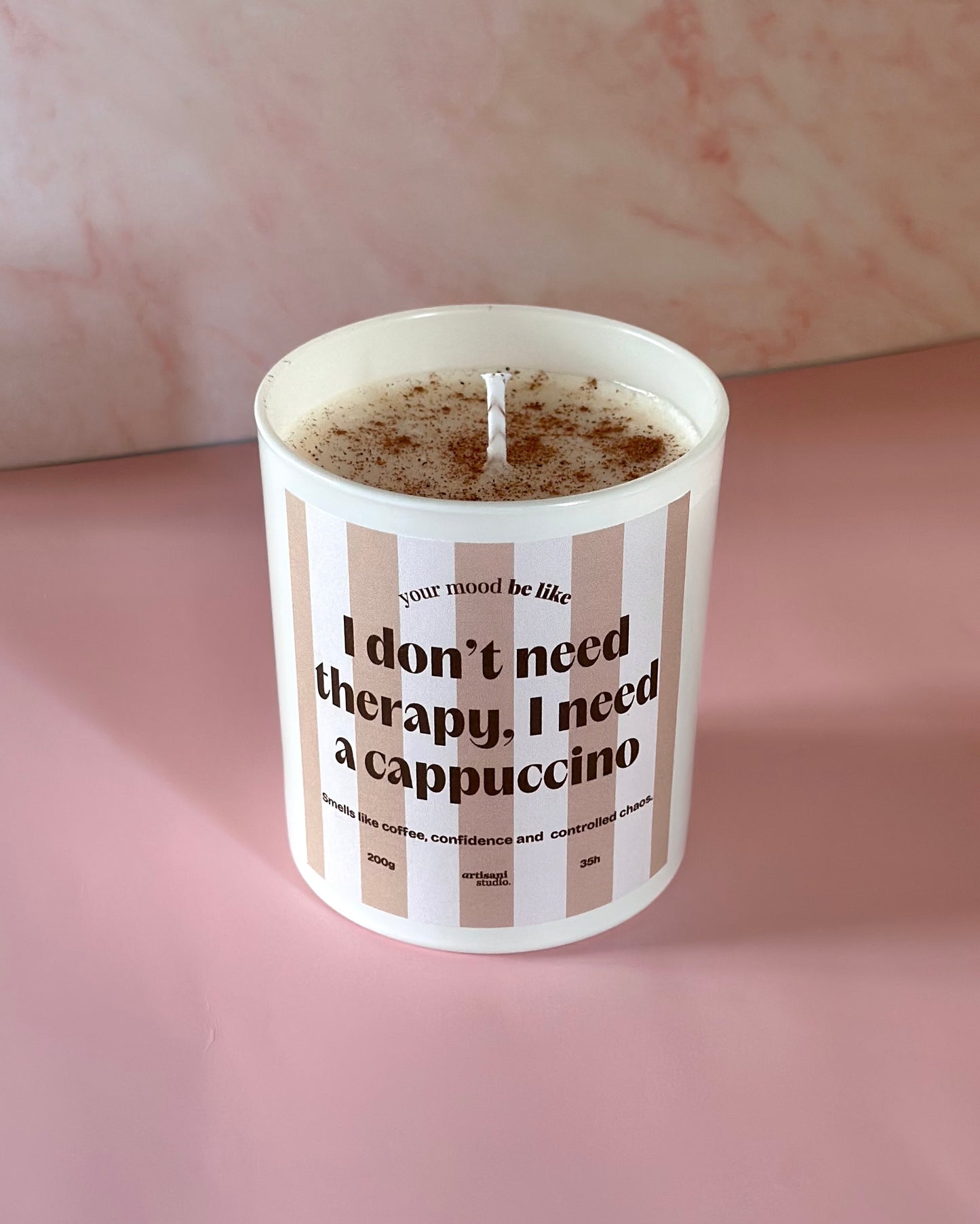 Vela "Não preciso de terapia, preciso de um cappuccino"
