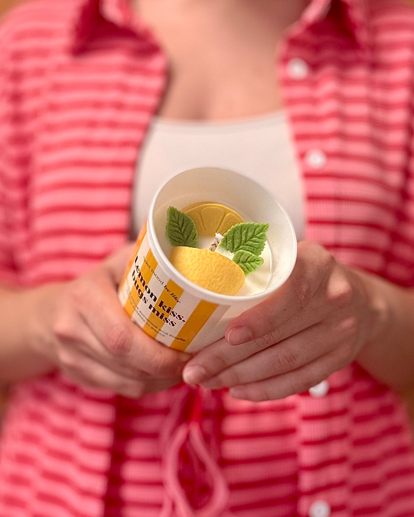 Candle "Lemon kiss, bugs miss"