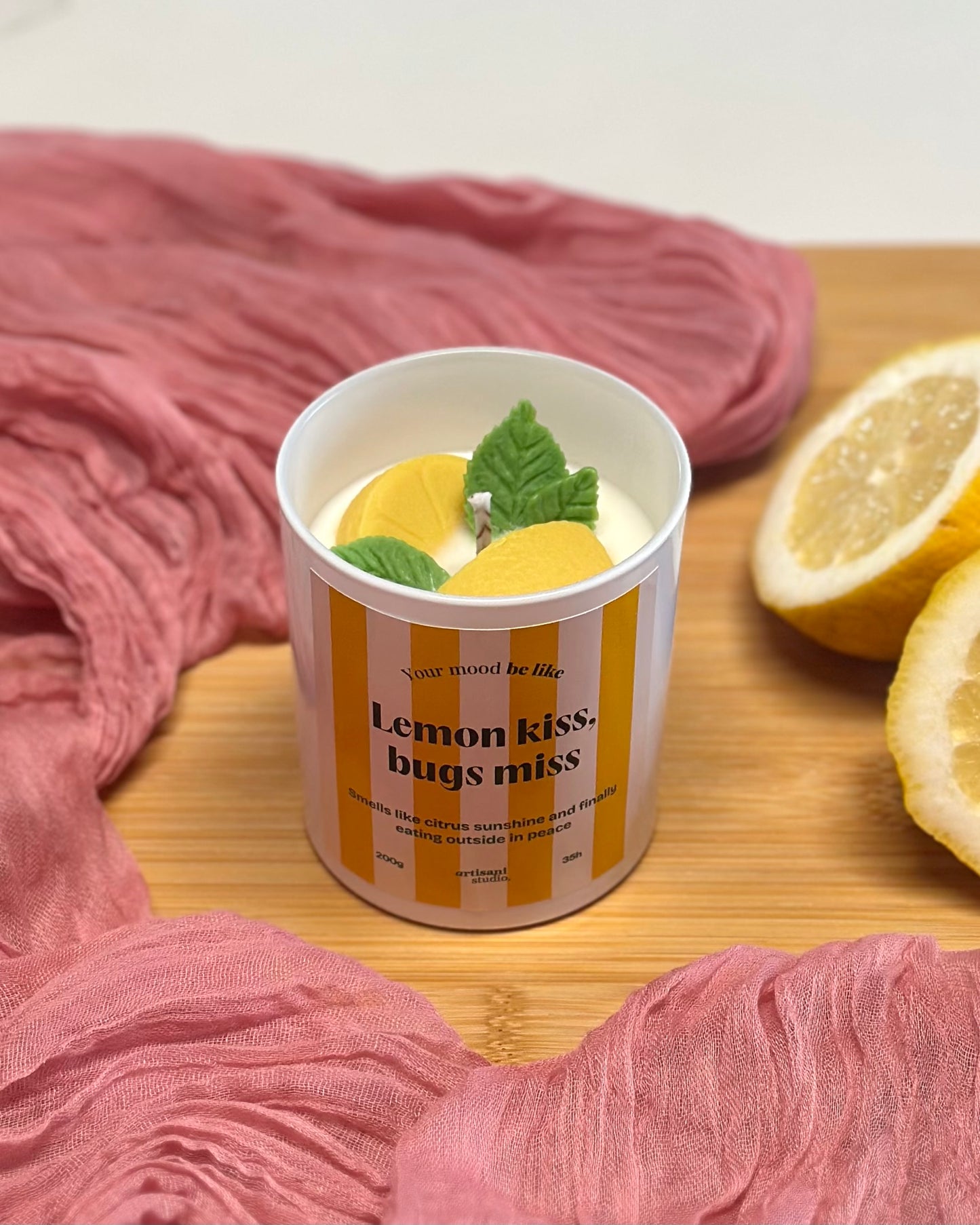 Candle "Lemon kiss, bugs miss"