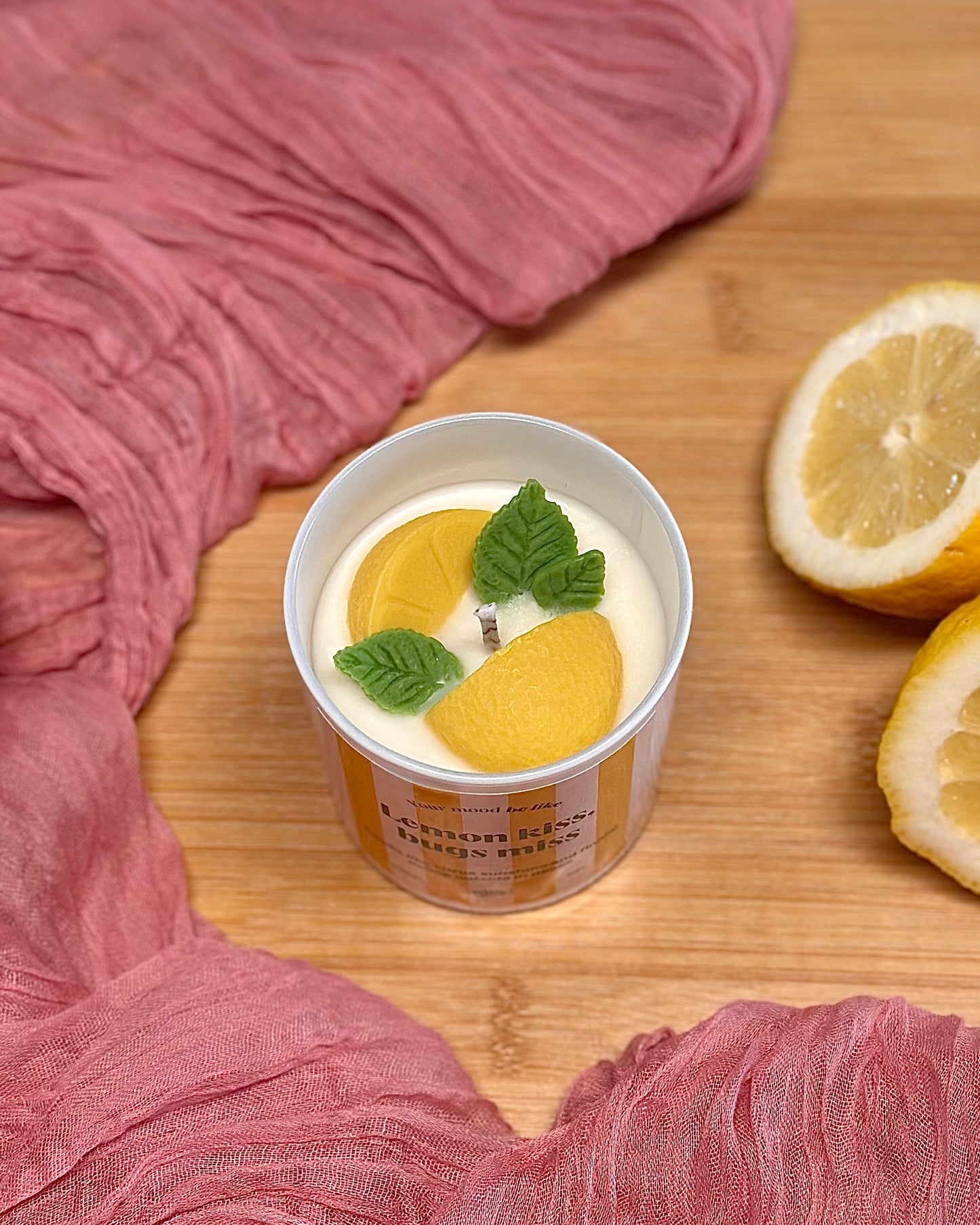 Candle "Lemon kiss, bugs miss"