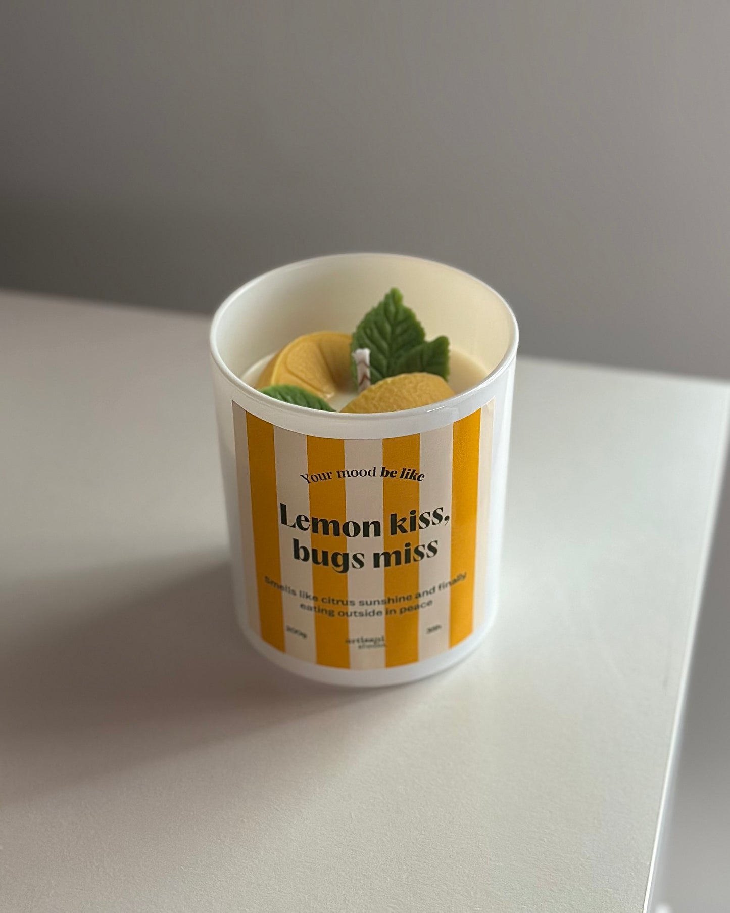 Candle "Lemon kiss, bugs miss"